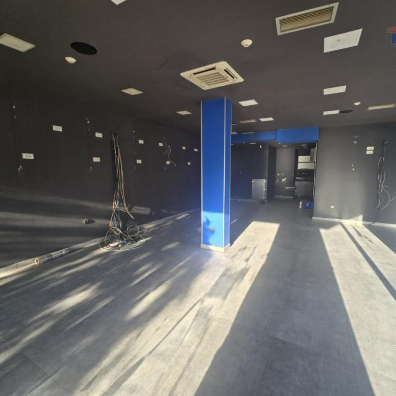 Lokal Prodaja Novi Sad  306 m2
