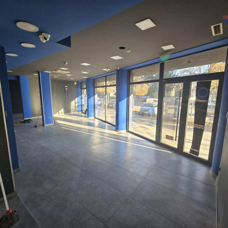 Lokal Prodaja Novi Sad  306 m2
