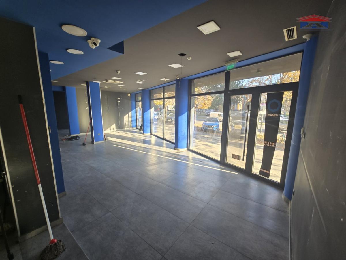 Lokal Prodaja Novi Sad  306 m2