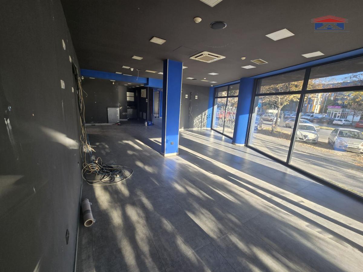 Lokal Prodaja Novi Sad  306 m2