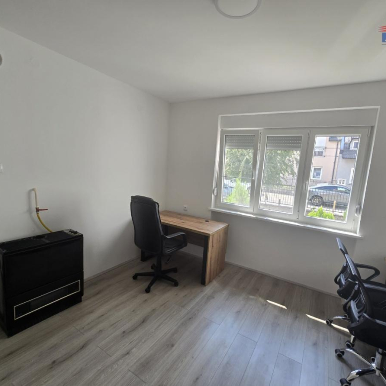 Lokal Izdavanje Novi Sad  70 m2