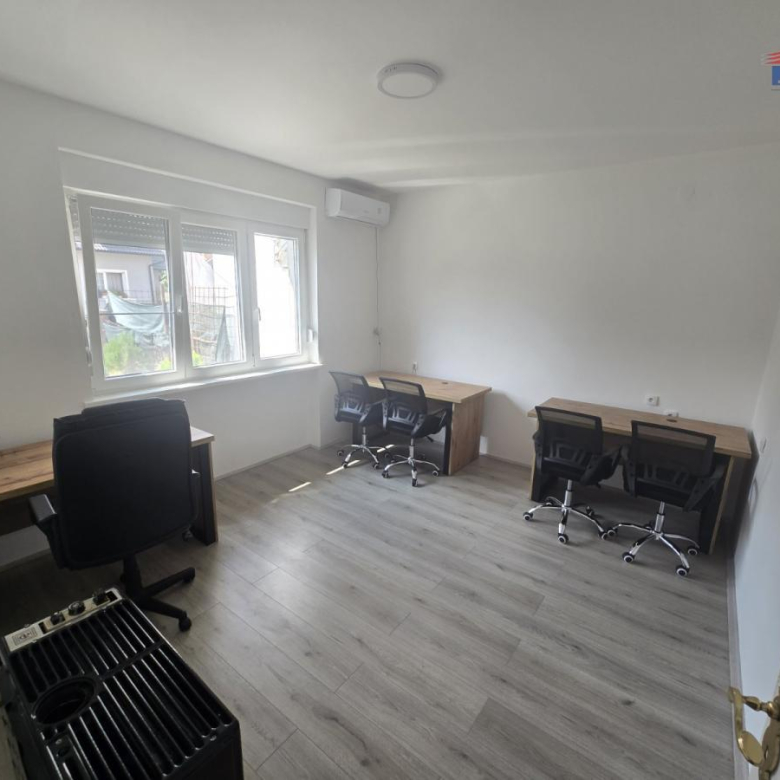 Lokal Izdavanje Novi Sad  70 m2