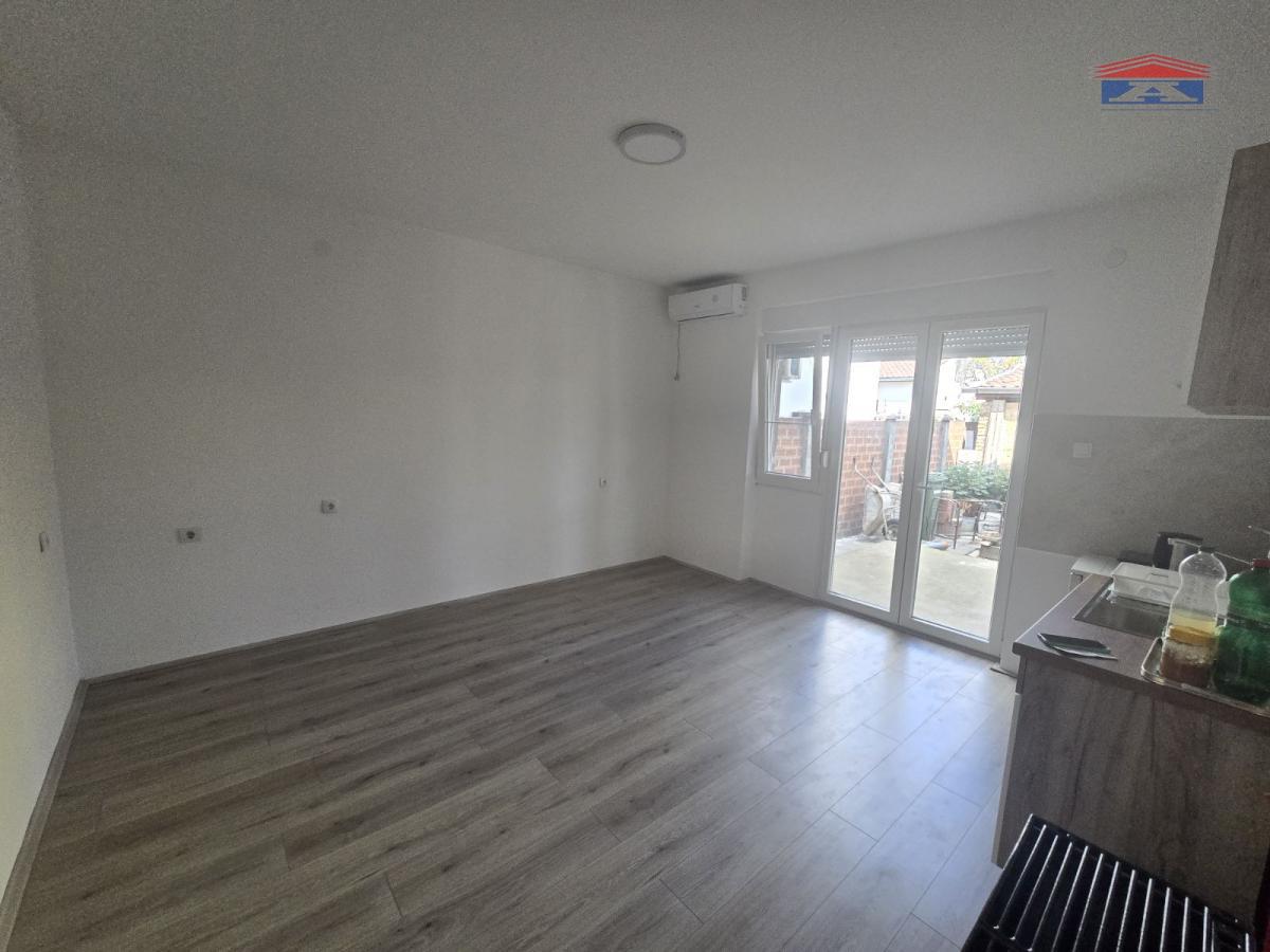 Lokal Izdavanje Novi Sad  70 m2