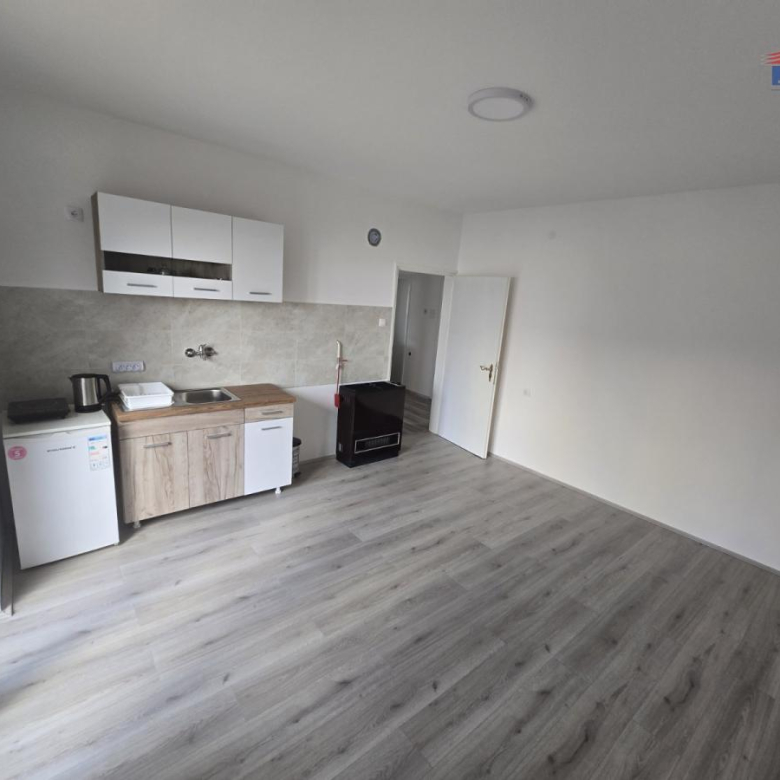 Lokal Izdavanje Novi Sad  70 m2