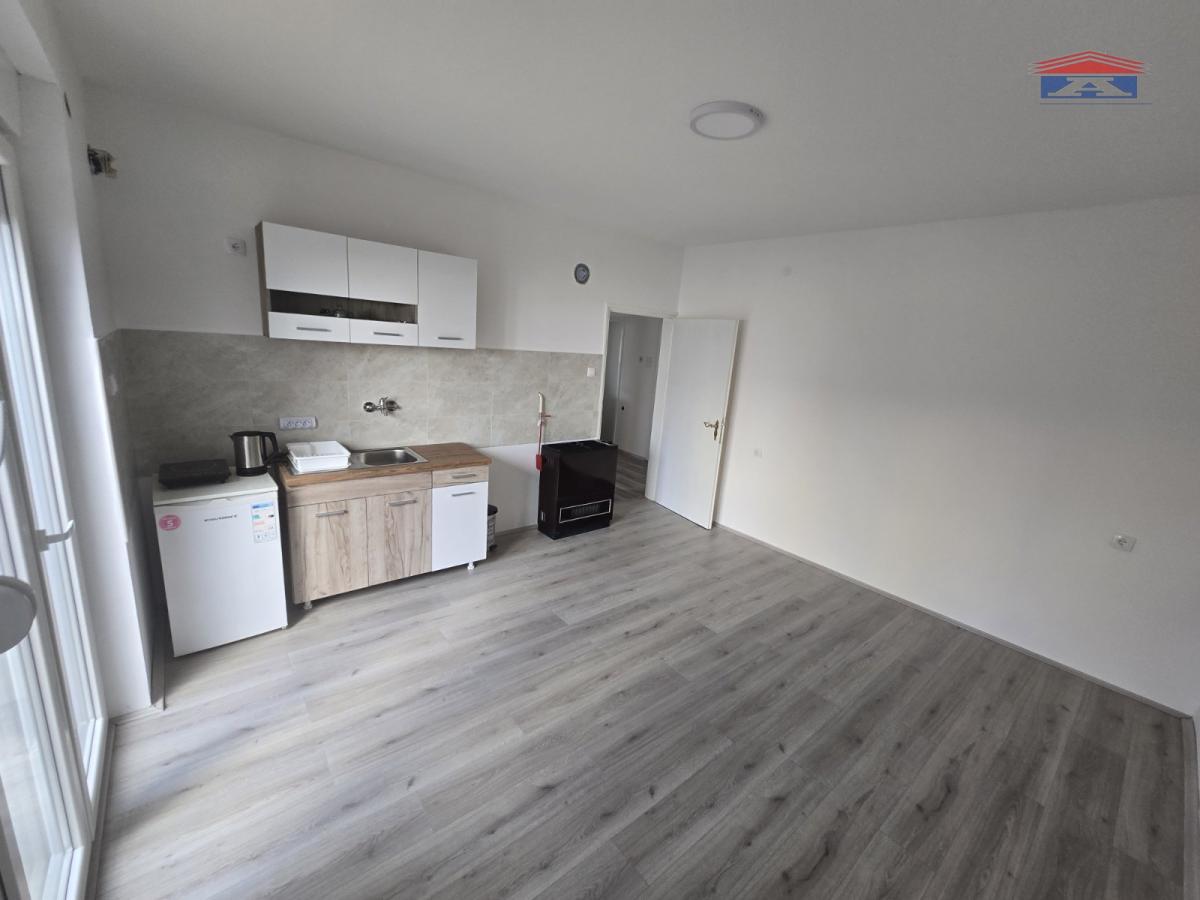 Lokal Izdavanje Novi Sad  70 m2