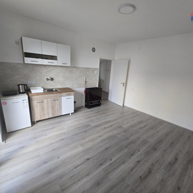 Lokal Izdavanje Novi Sad  70 m2