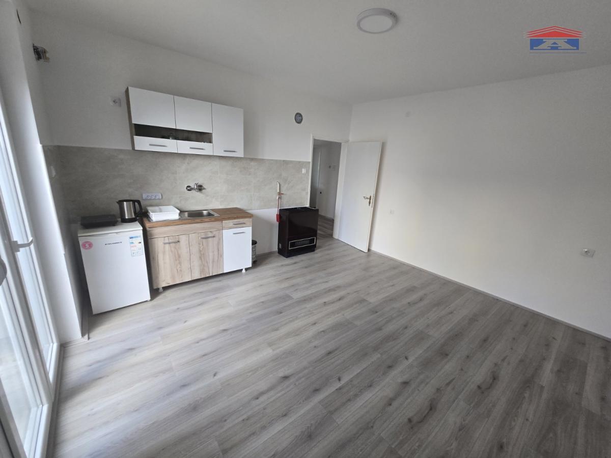 Lokal Izdavanje Novi Sad  70 m2