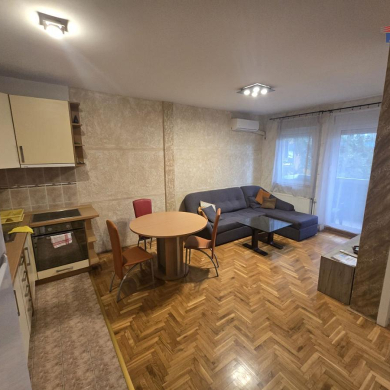 Stan Izdavanje Novi Sad  44 m2