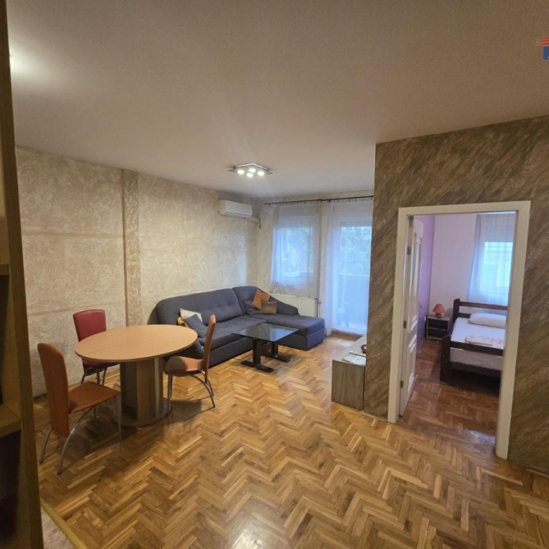 Stan Izdavanje Novi Sad  44 m2