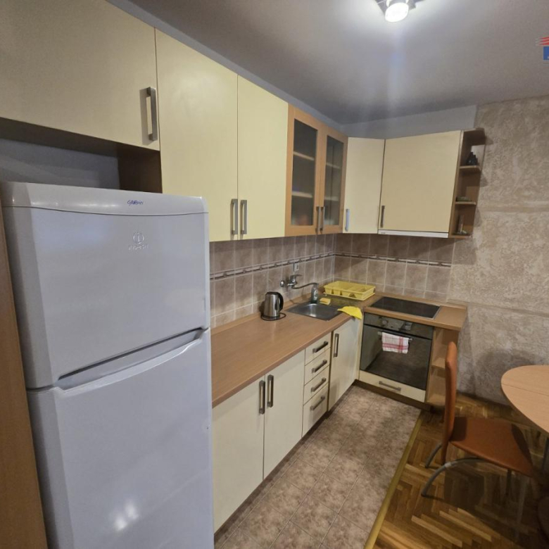 Stan Izdavanje Novi Sad  44 m2