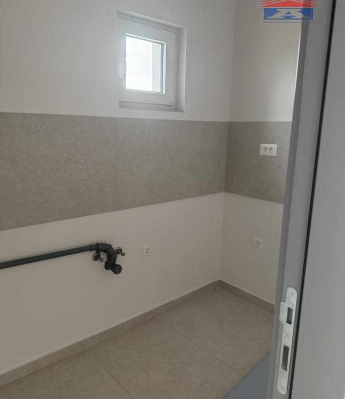 Lokal Izdavanje Novi Sad  250 m2