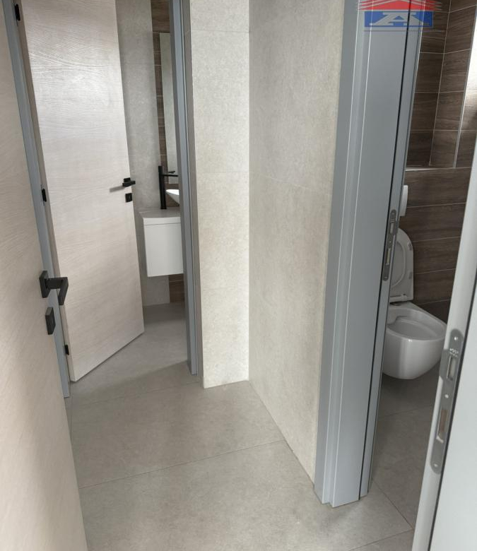 Lokal Izdavanje Novi Sad  250 m2