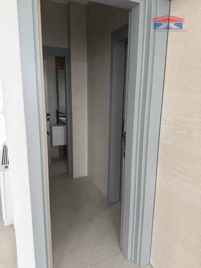 Lokal Izdavanje Novi Sad  250 m2