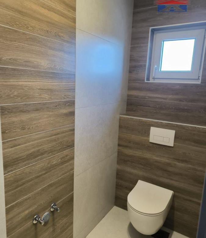 Lokal Izdavanje Novi Sad  250 m2