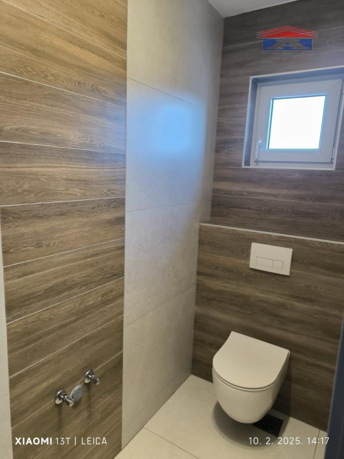Lokal Izdavanje Novi Sad  250 m2