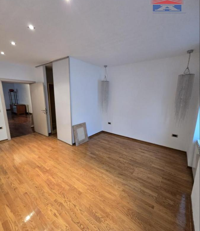Lokal Izdavanje Novi Sad  119 m2