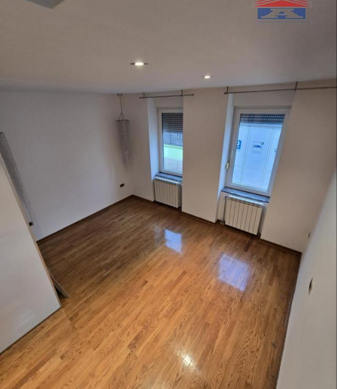 Lokal Izdavanje Novi Sad  119 m2