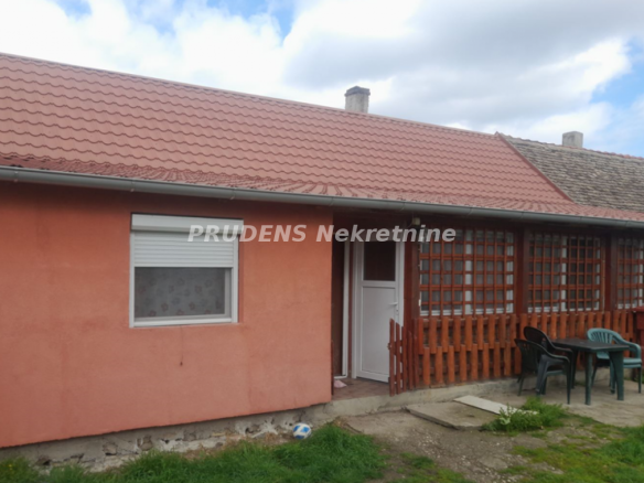 Kuća – Pećinci, Okolina Deč – ID 866