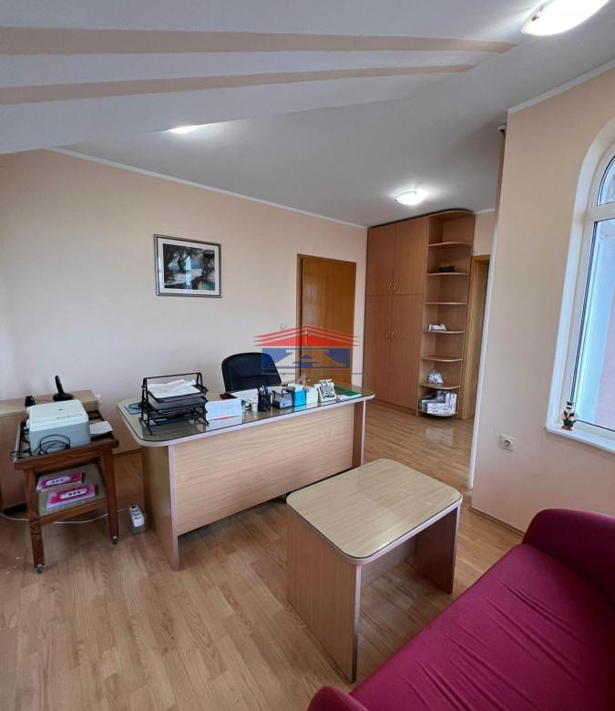 Lokal Izdavanje Novi Sad  180 m2