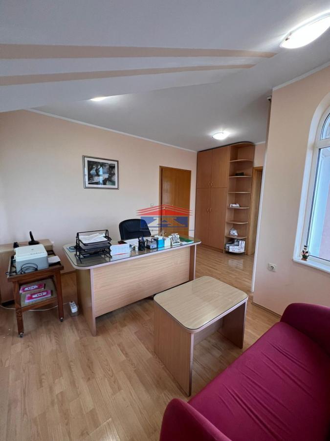 Lokal Izdavanje Novi Sad  180 m2