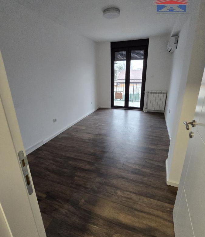 Lokal Izdavanje Novi Sad  230 m2