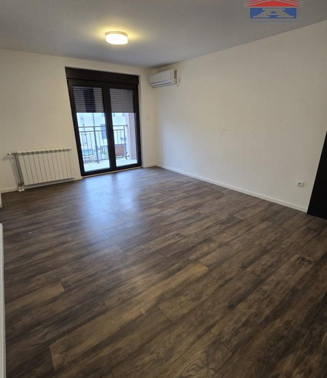 Lokal Izdavanje Novi Sad  230 m2