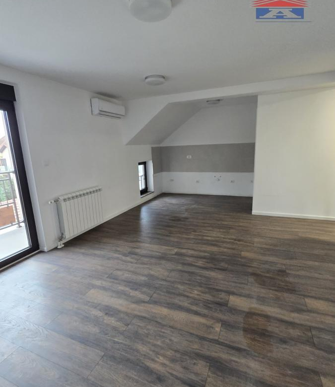 Lokal Izdavanje Novi Sad  230 m2