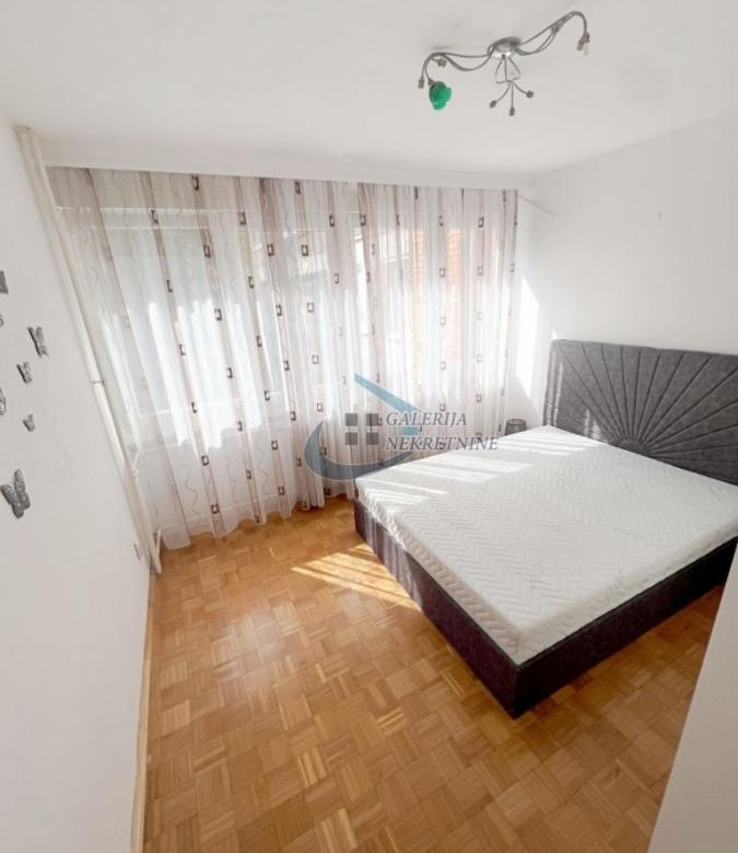 Stan Prodaja Beograd Farmaceutski Fakultet 75 m2