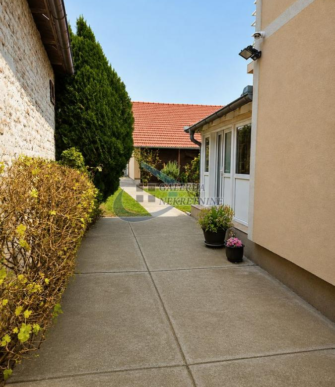 Kuća Prodaja Inđija  190 m2
