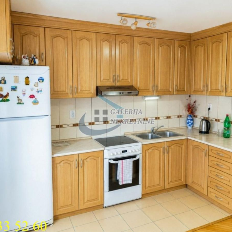Kuća Prodaja Inđija  190 m2