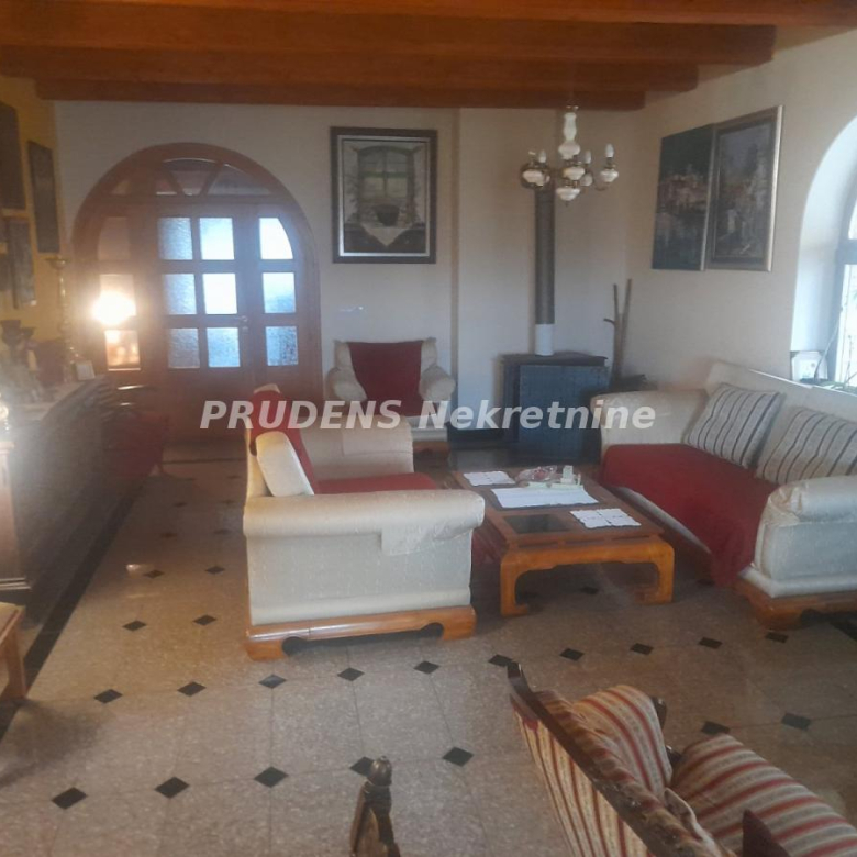 Kuća Prodaja Beograd  190 m2