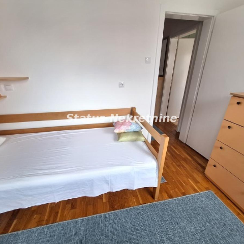 Stan Izdavanje Novi Sad  27 m2