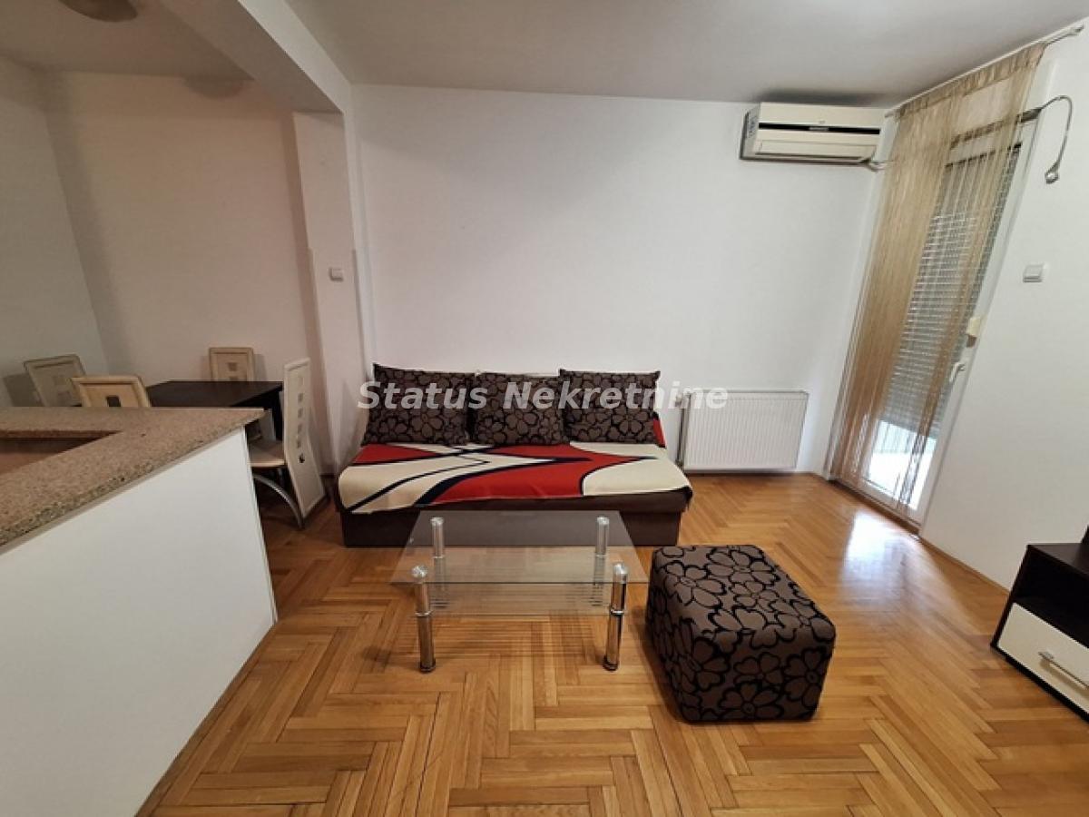 Stan Izdavanje Novi Sad  42 m2