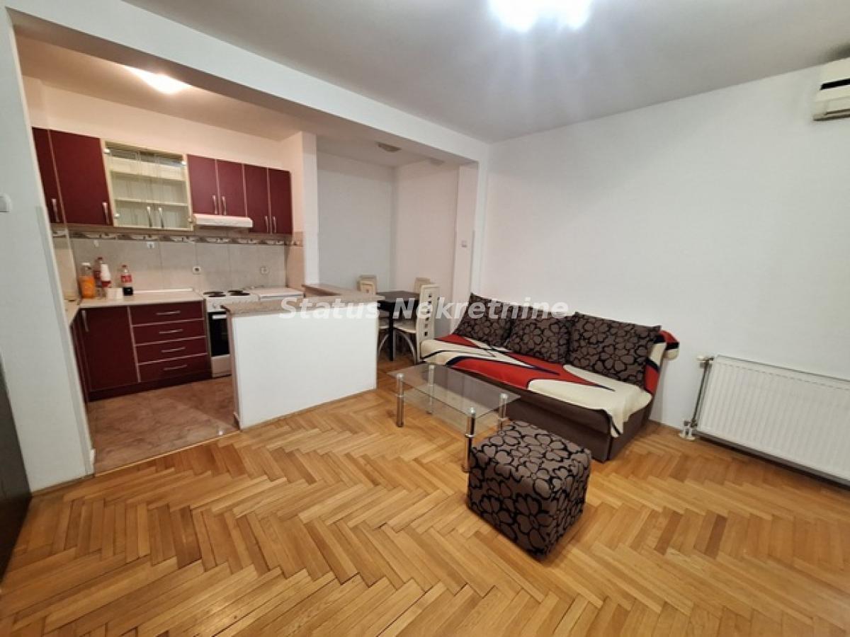 Stan Izdavanje Novi Sad  42 m2