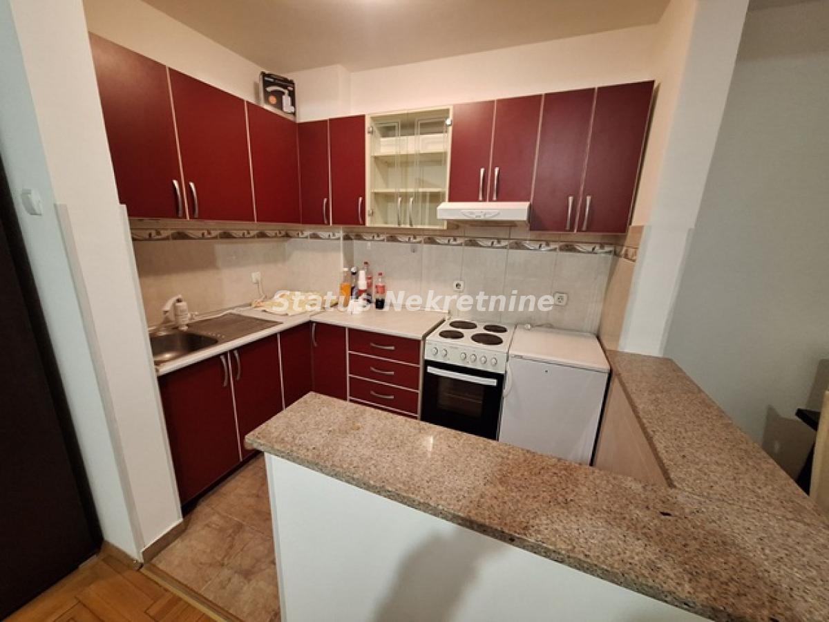 Stan Izdavanje Novi Sad  42 m2