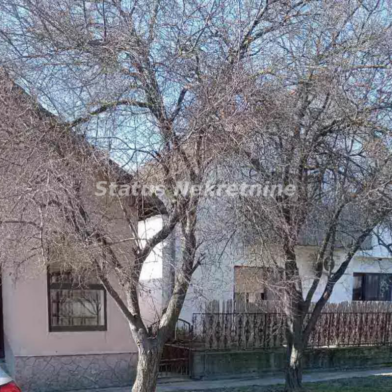Kuća Prodaja Mali Iđoš Lovćenac 268 m2