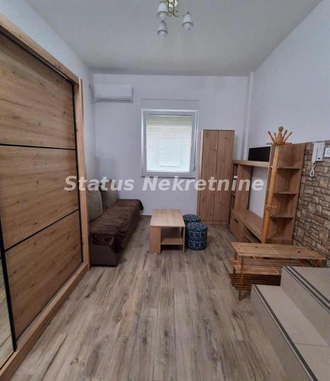Stan Izdavanje Novi Sad  23 m2
