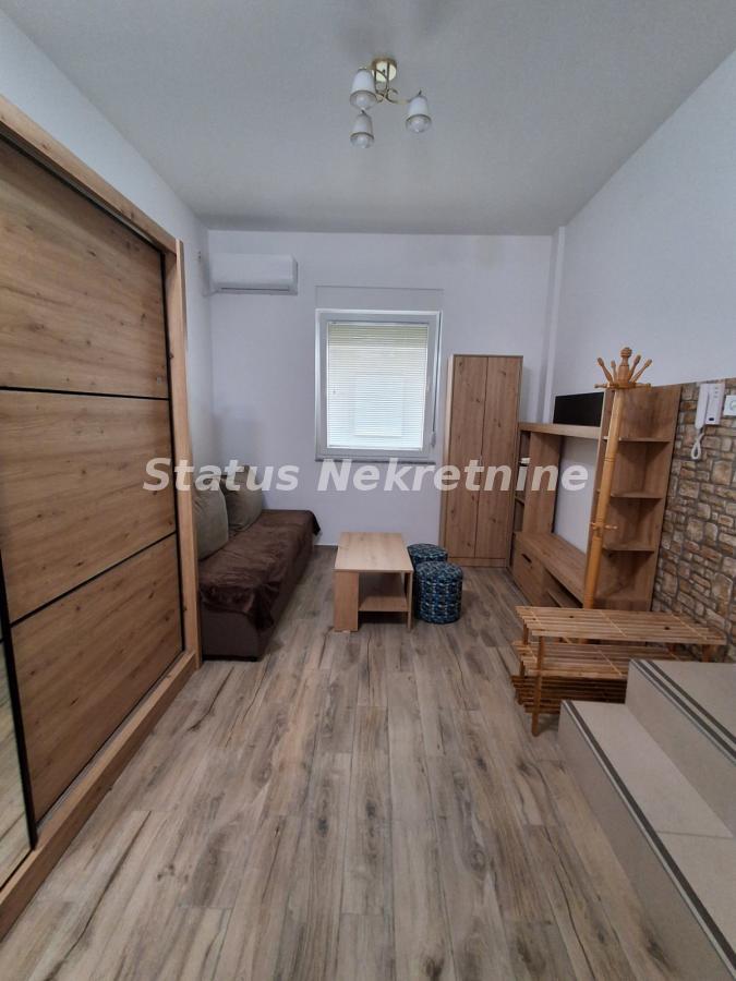 Stan Izdavanje Novi Sad  23 m2