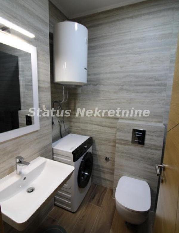Stan Izdavanje Novi Sad  28 m2