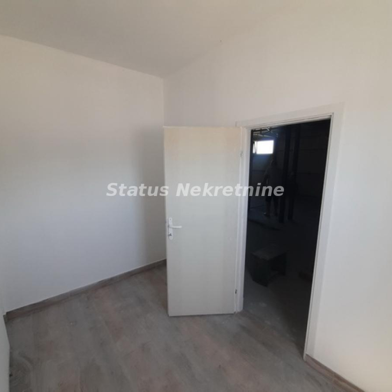 Lokal Izdavanje Novi Sad  240 m2