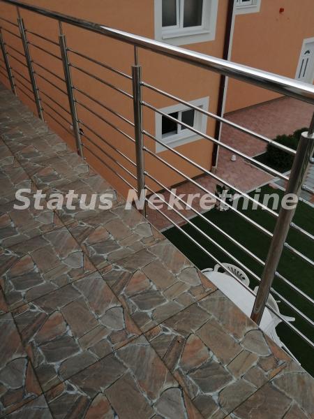 Lokal Izdavanje Novi Sad  300 m2