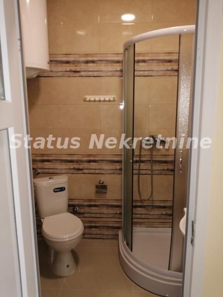 Lokal Izdavanje Novi Sad  300 m2