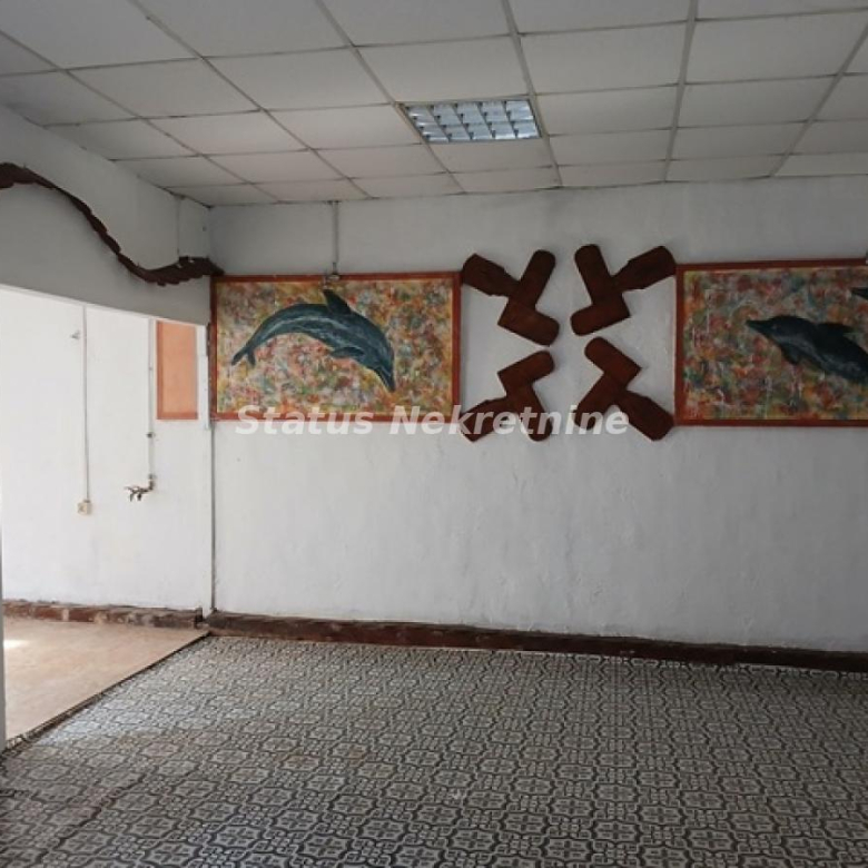 Lokal Izdavanje Novi Sad  90 m2