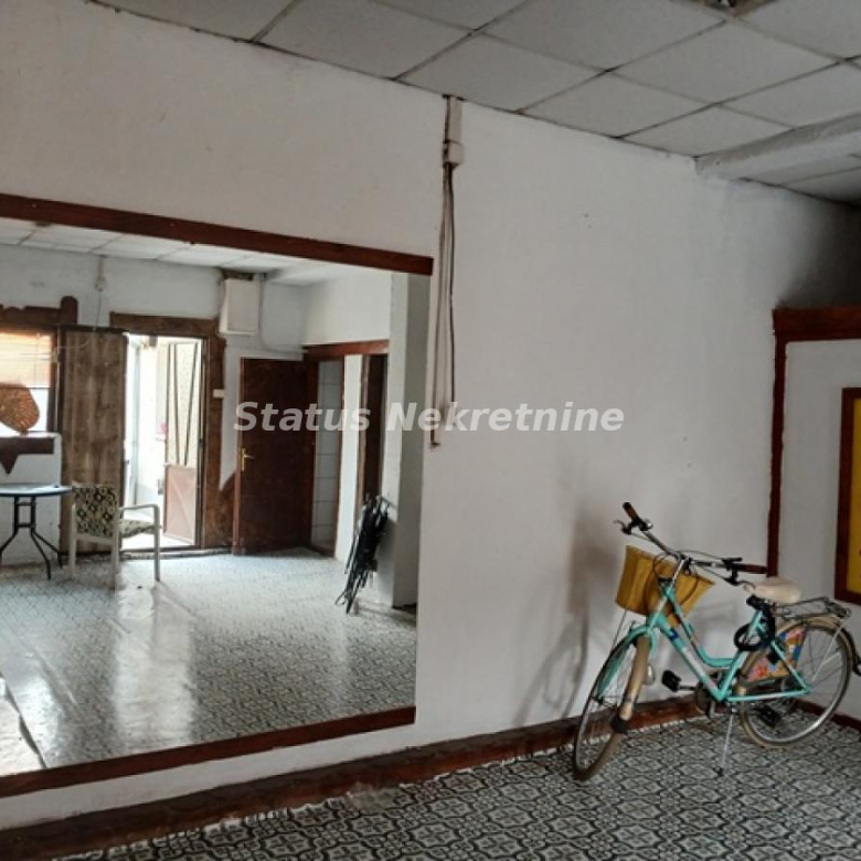 Lokal Izdavanje Novi Sad  90 m2