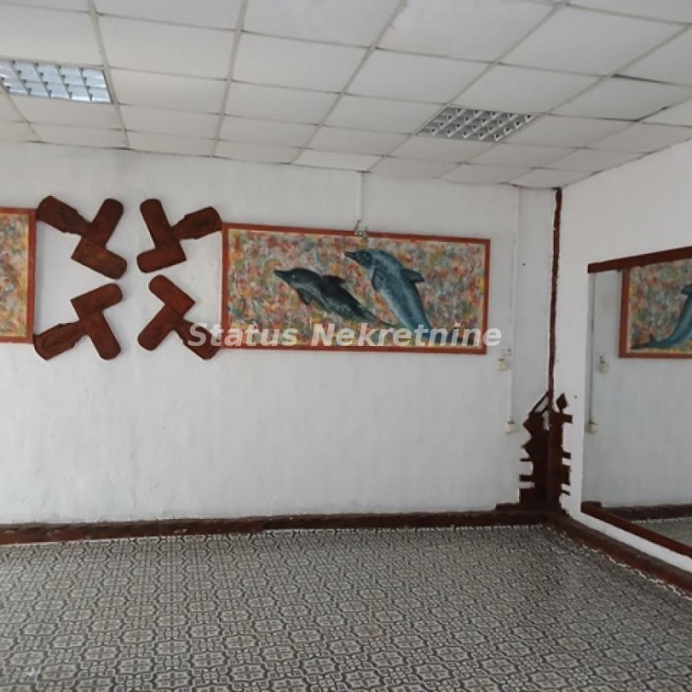 Lokal Izdavanje Novi Sad  90 m2