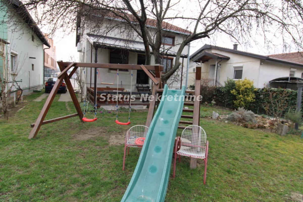 Kuća Prodaja Novi Sad  230 m2