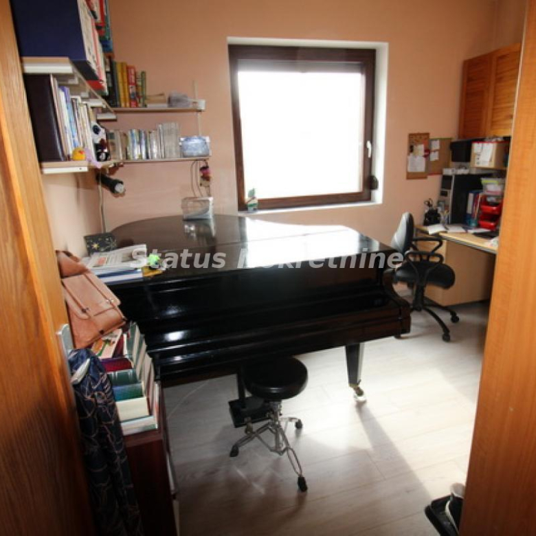 Kuća Prodaja Novi Sad  230 m2