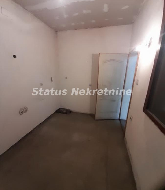 Lokal Izdavanje Novi Sad  140 m2