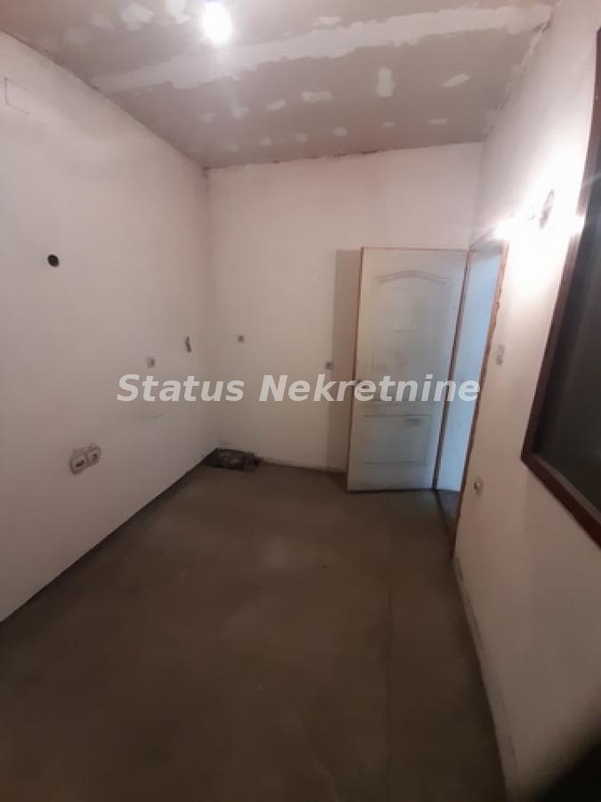 Lokal Izdavanje Novi Sad  140 m2