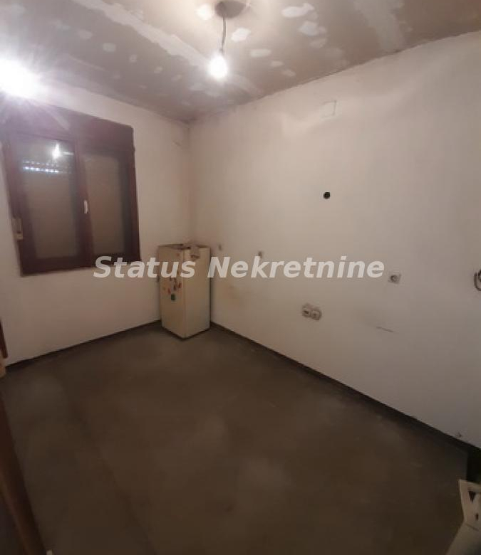 Lokal Izdavanje Novi Sad  140 m2
